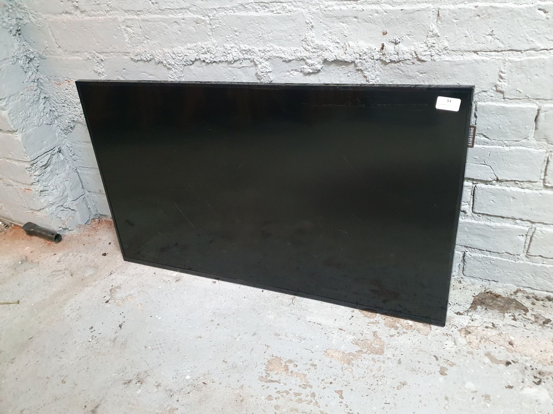 * Samsung 40" DM40E TV