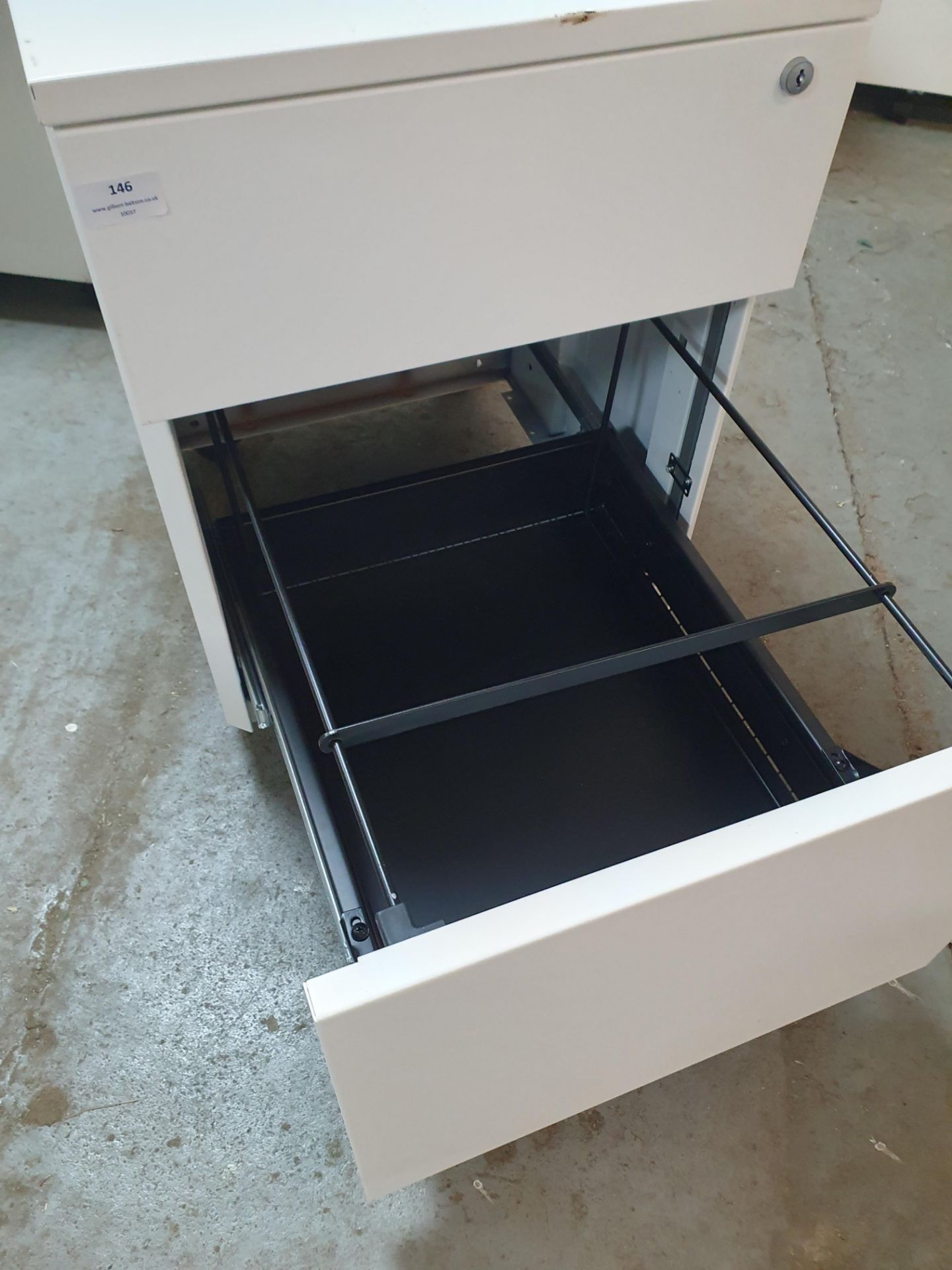 * sturdy office filing pedestal drawers - 440w x 550d x 590h. Metal construction with 5 x castors to - Image 3 of 3