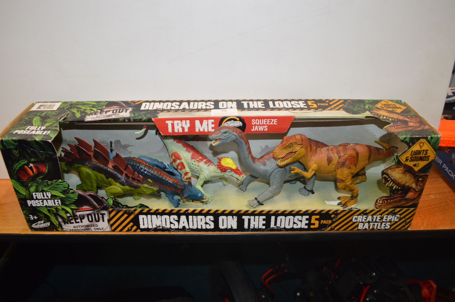 *Dinosaurs On The Loose 5pk