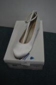 Rainbow Club Maple White Satin Shoes Size: 3