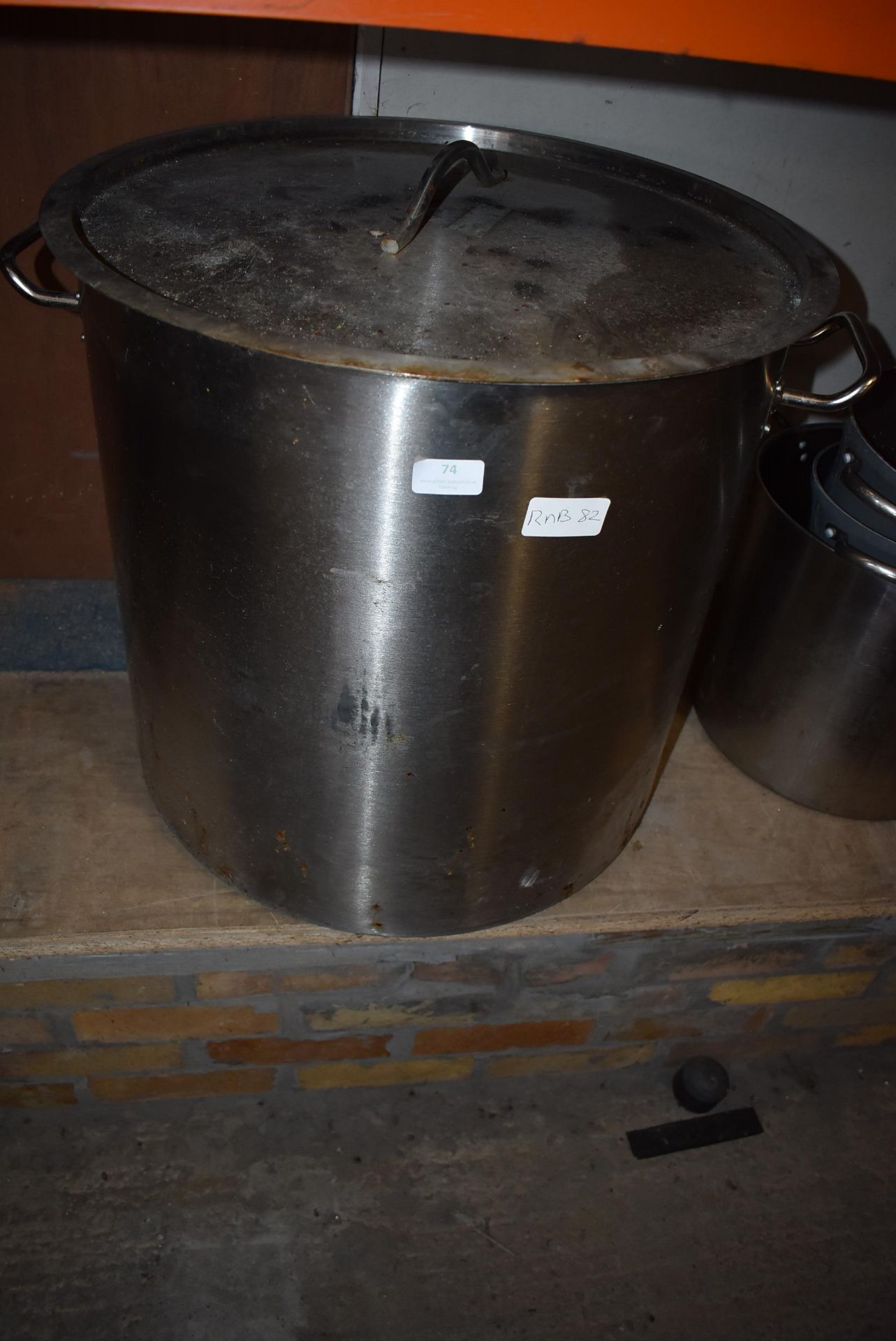 *Large Cooking Pot