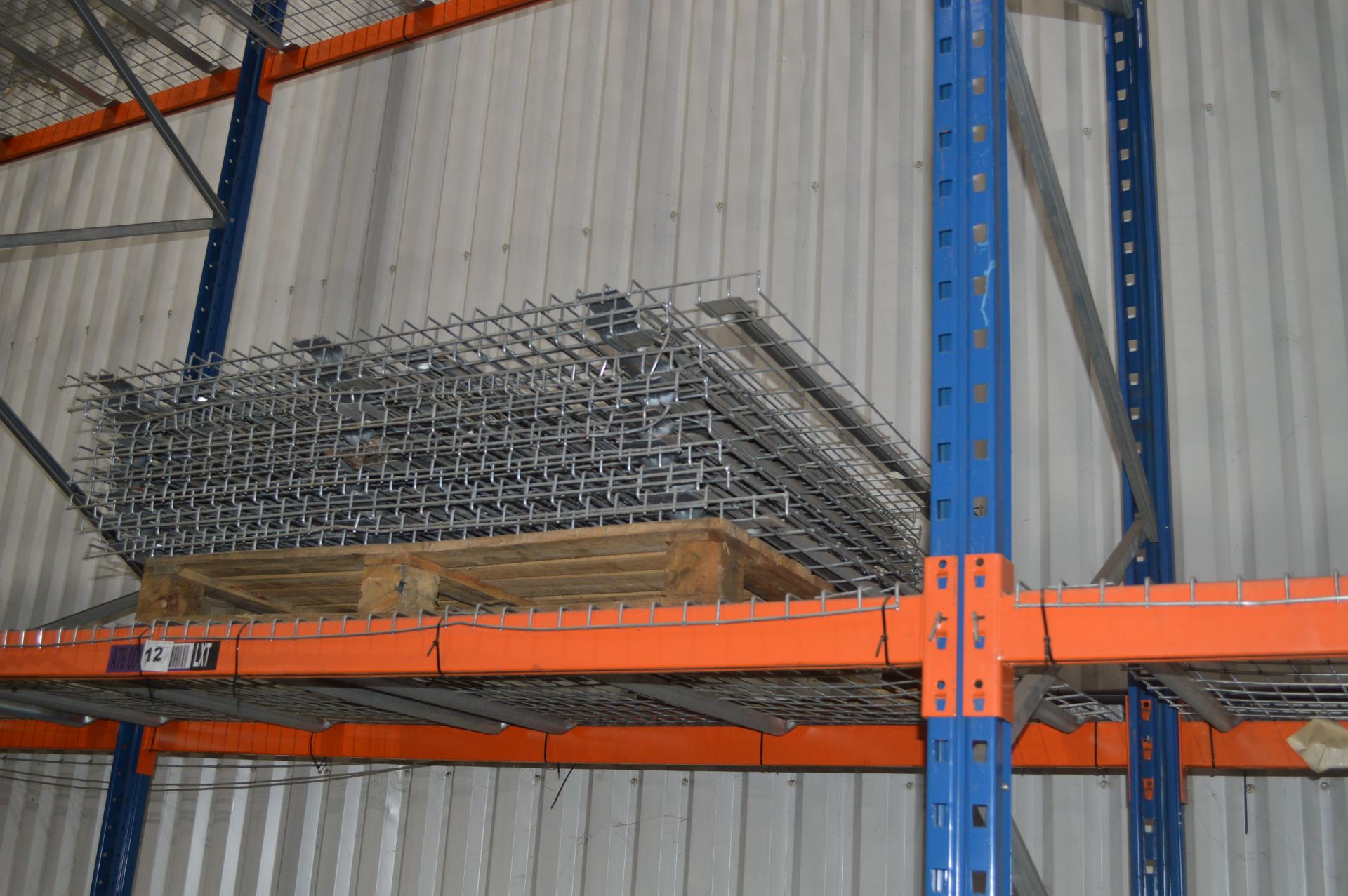 *Thirteen Bays of Medium Duty Pallet Racking Comprising: Fourteen 9m Uprights, with Four 2.7m - Image 4 of 6