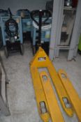 *55cm x 110cm Pallet Truck