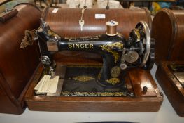 Singer Vintage Sewing Machine with Carry Case