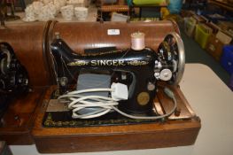 Singer Vintage Sewing Machine with Carry Case