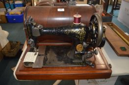 Singer Vintage Sewing Machine with Carry Case