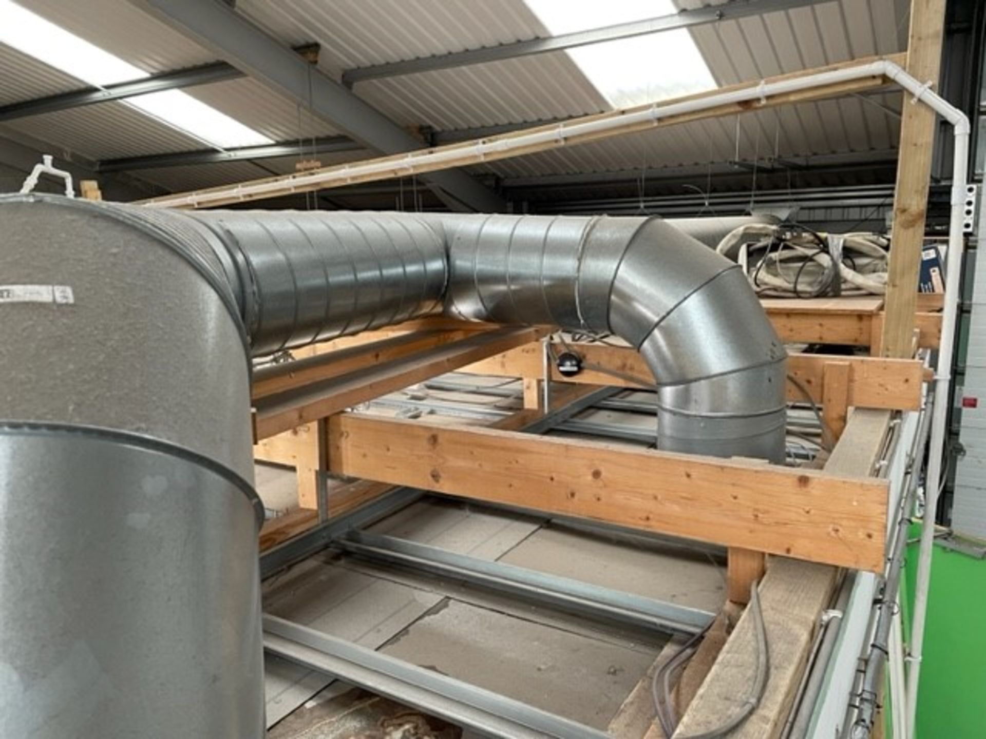 *Extraction System and Ducting (as fitted to lot 90 & 91, buyer to remove) - Image 7 of 7