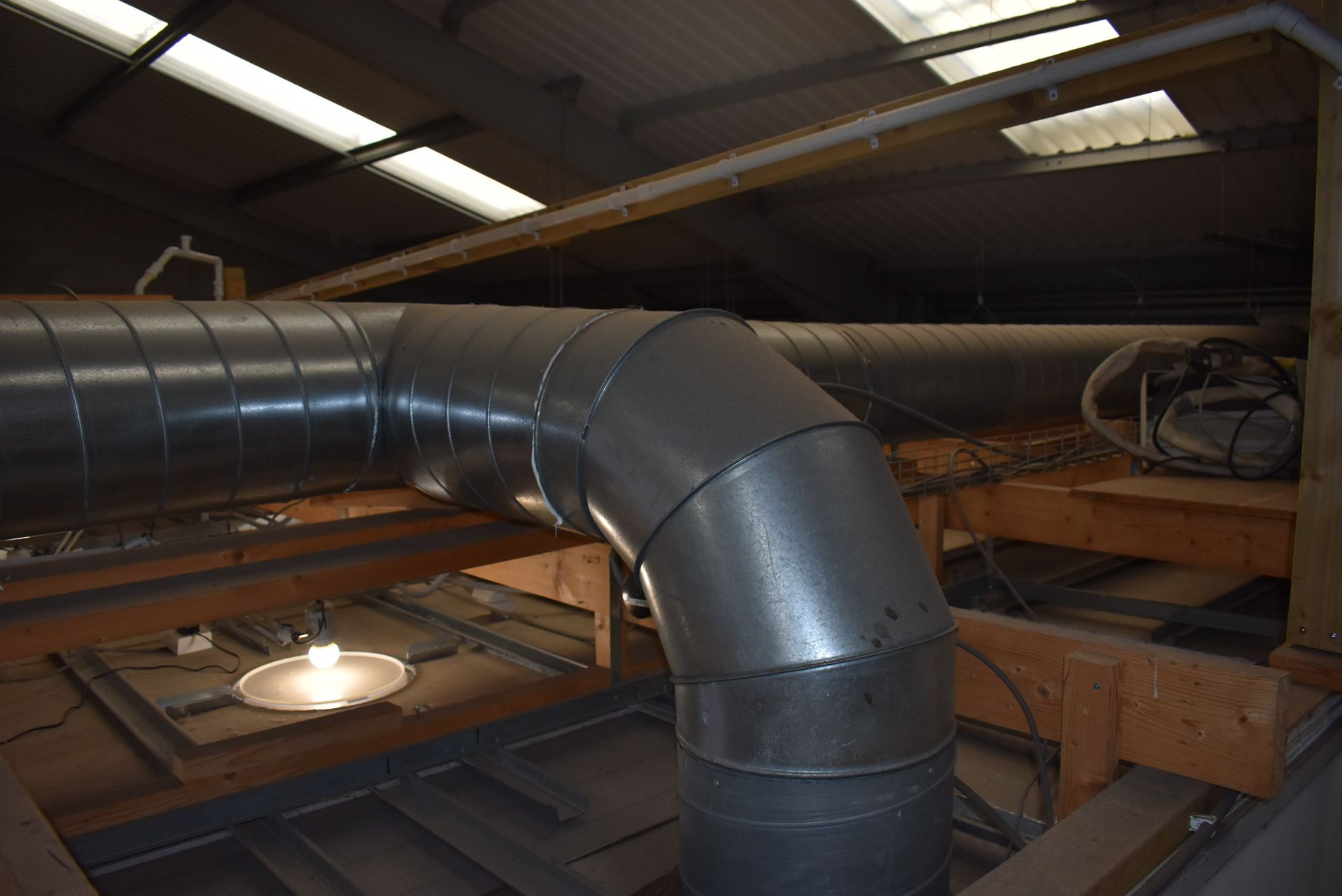 *Extraction System and Ducting (as fitted to lot 90 & 91, buyer to remove) - Image 2 of 7