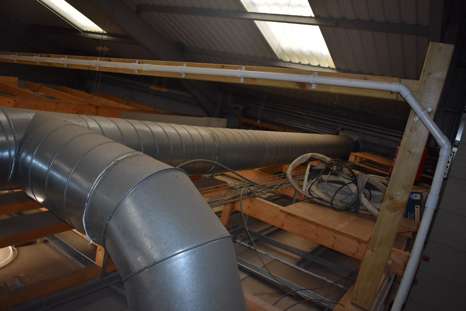 *Extraction System and Ducting (as fitted to lot 90 & 91, buyer to remove) - Image 3 of 7