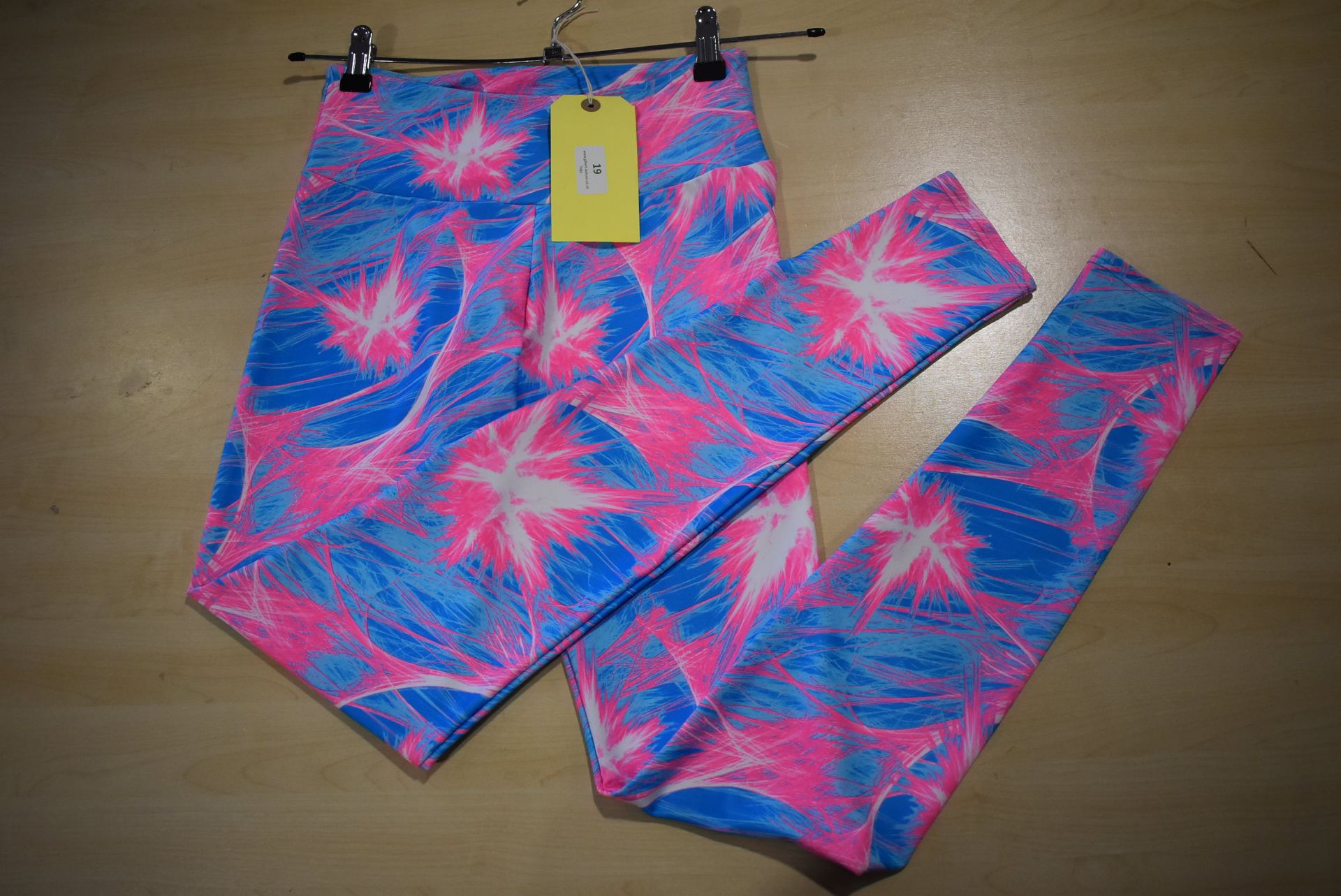 *Pink & Blue Yoga Leggings Size: M