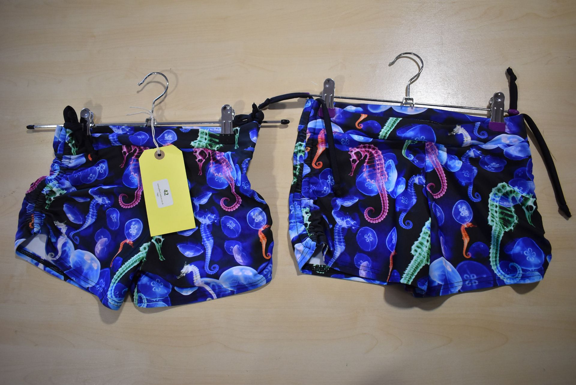 *Two Seahorse Pattern Yoga Shorts Size: S