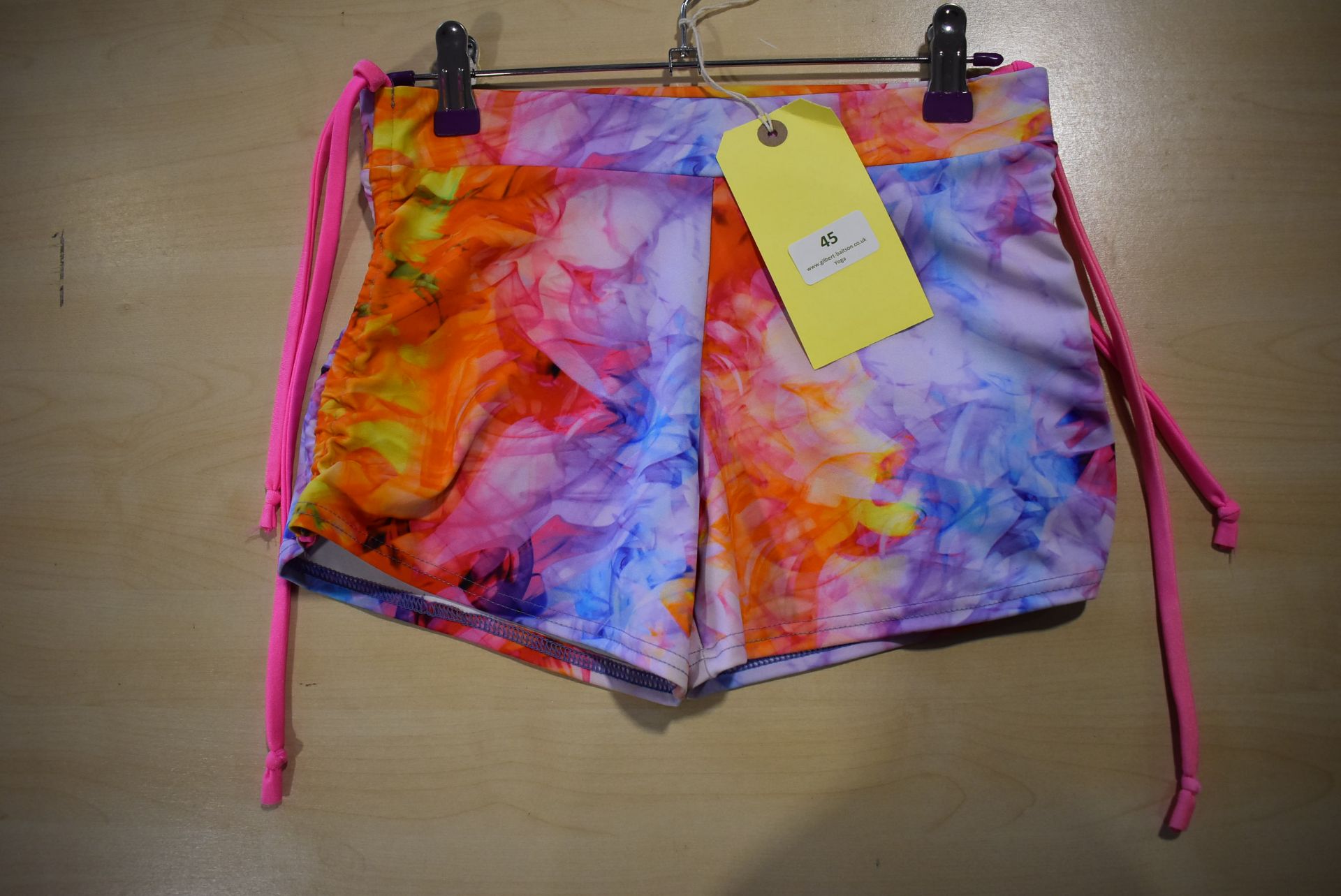 *Multicoloured Yoga Shorts Size: M