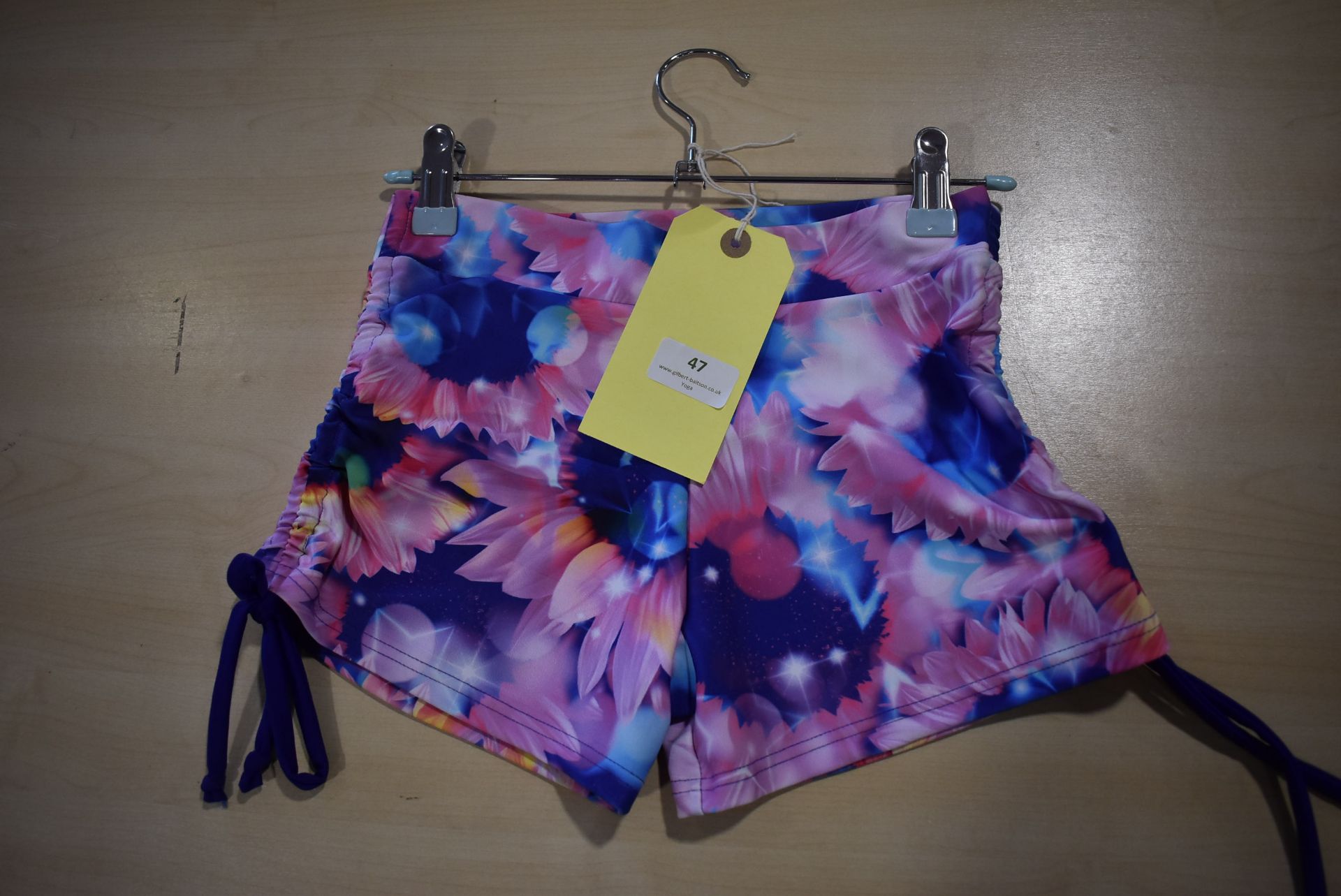 *Blue & Pink Flower Pattern Yoga Shorts Size: S