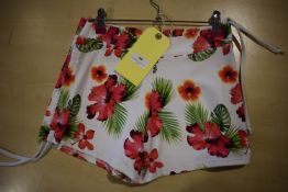 *White & Red Flower Pattern Yoga Shorts Size: L