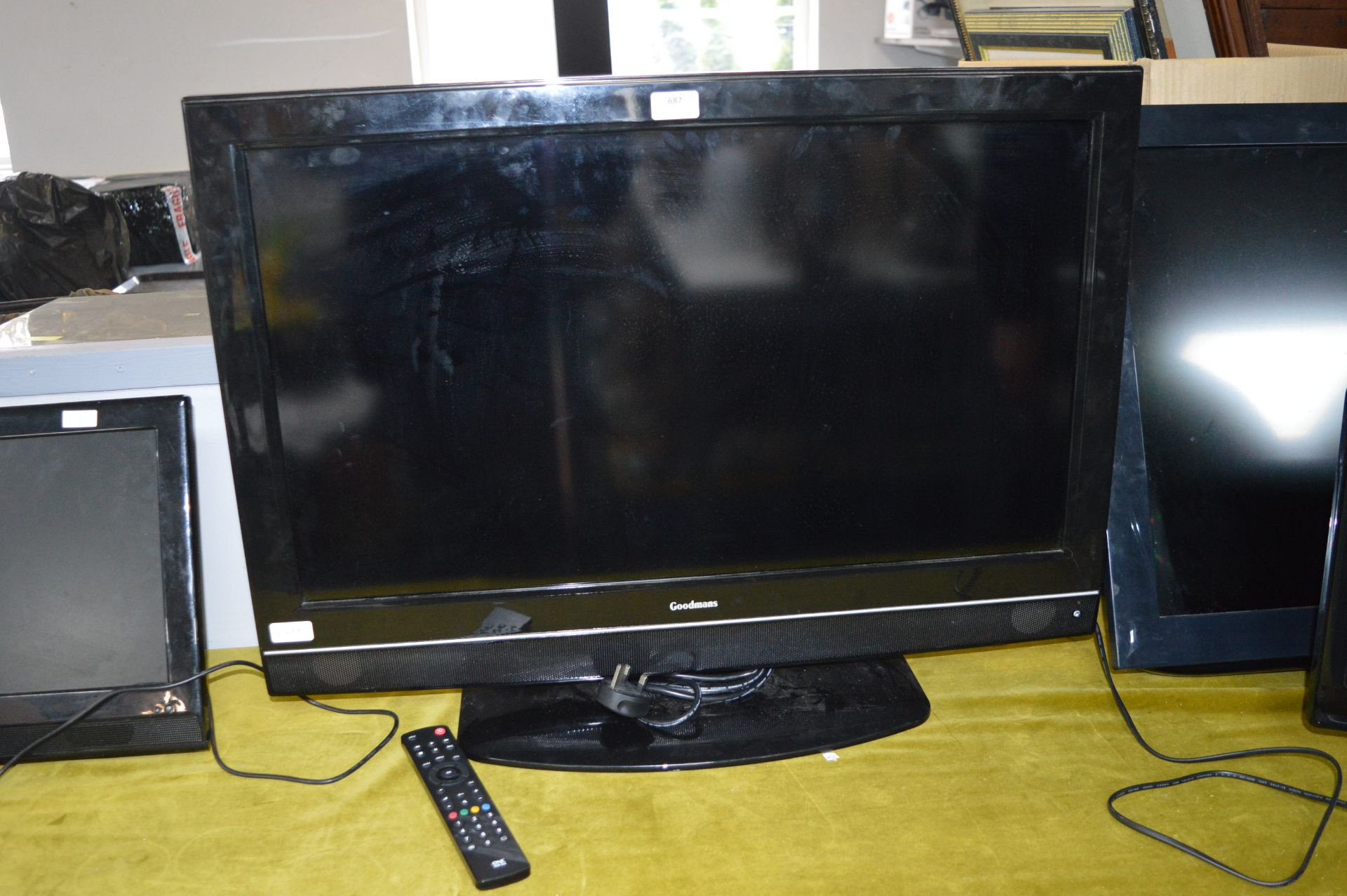 Goodmans 31" TV with Remote