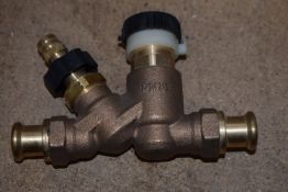 *Pair of Bronze Circulation Valves 22mm 16531