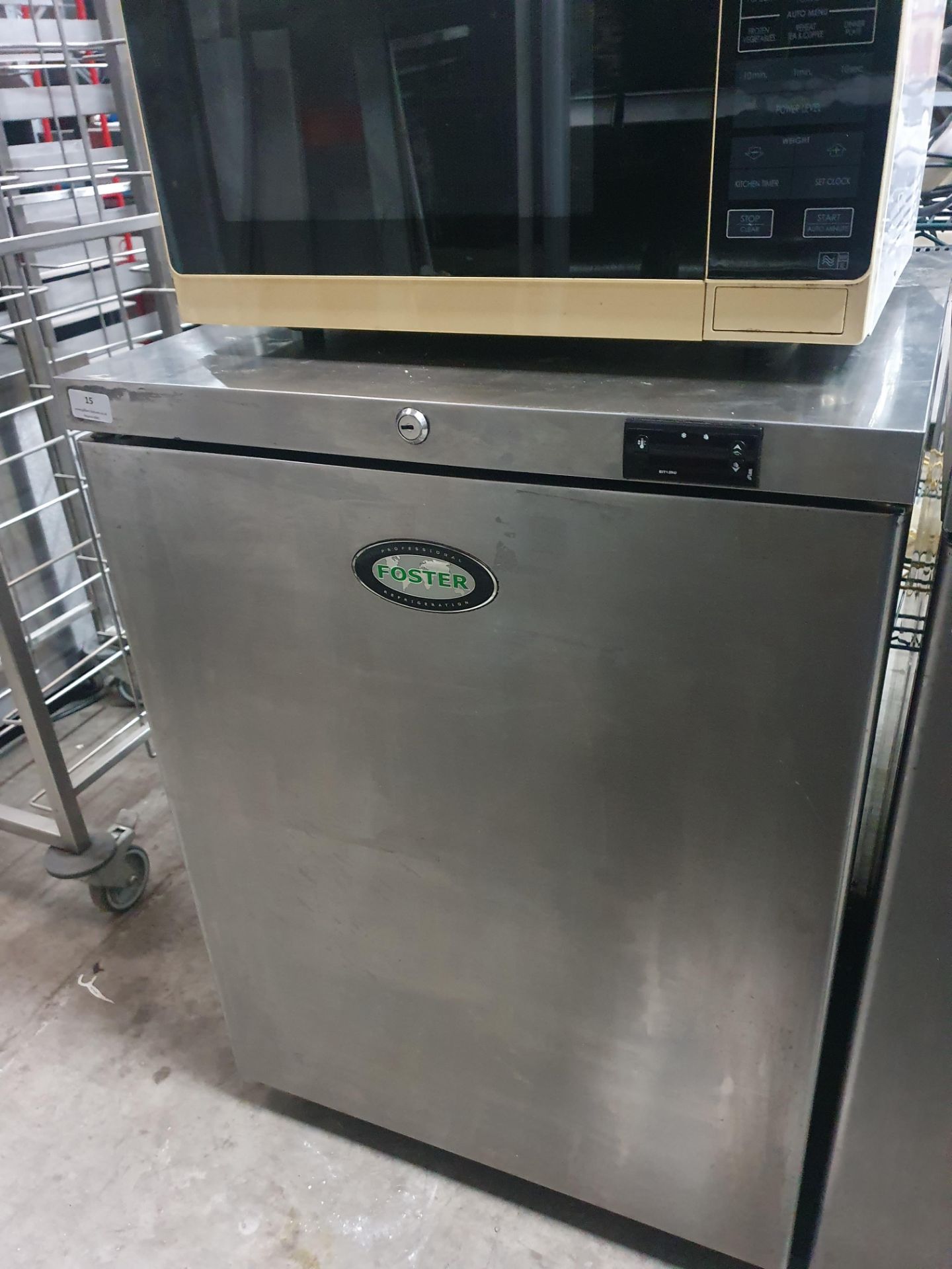 * Foster undercounter fridge HR150