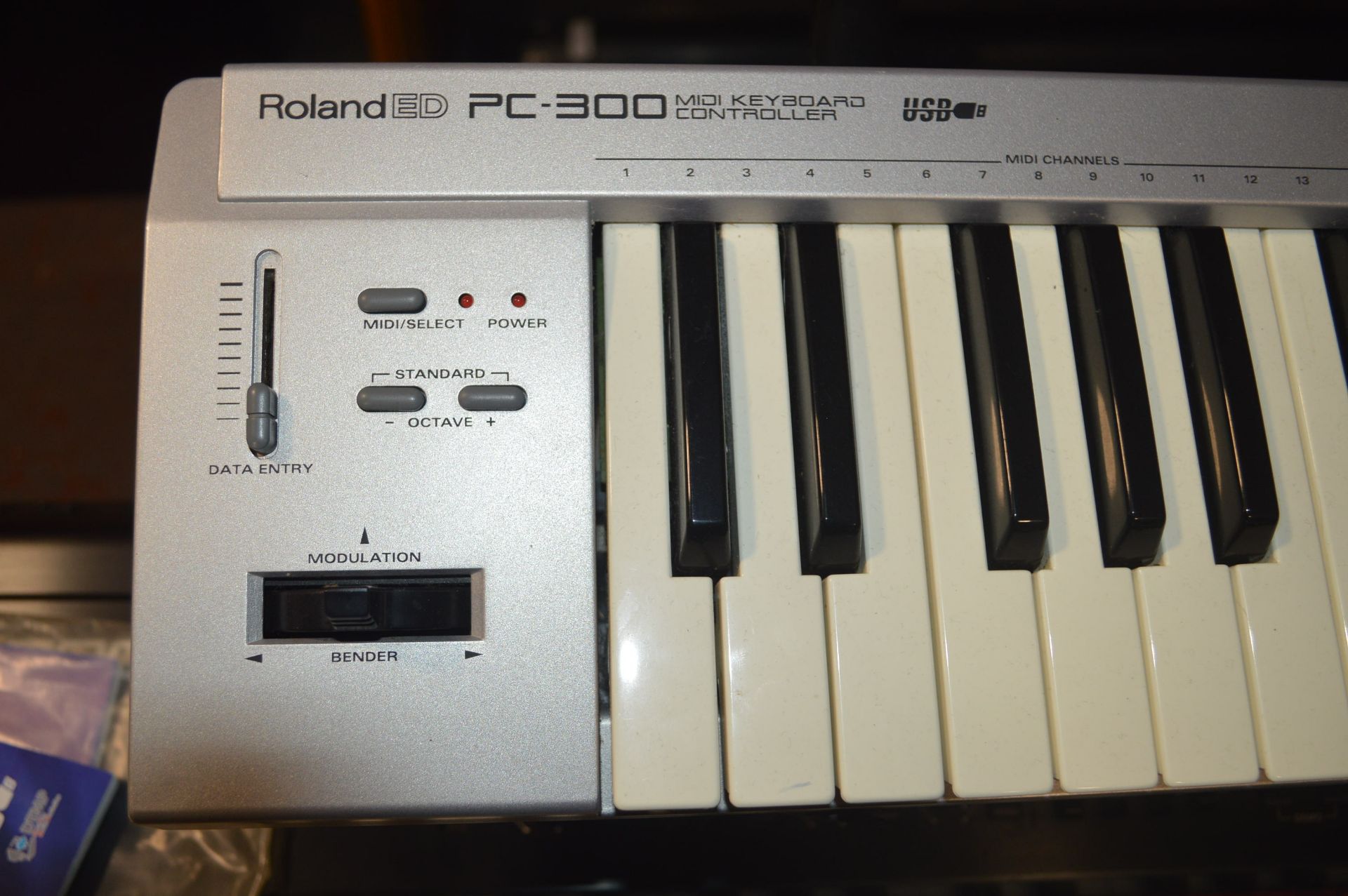 *Roland EDPC-300 Midi Keyboard Controller - Image 2 of 3