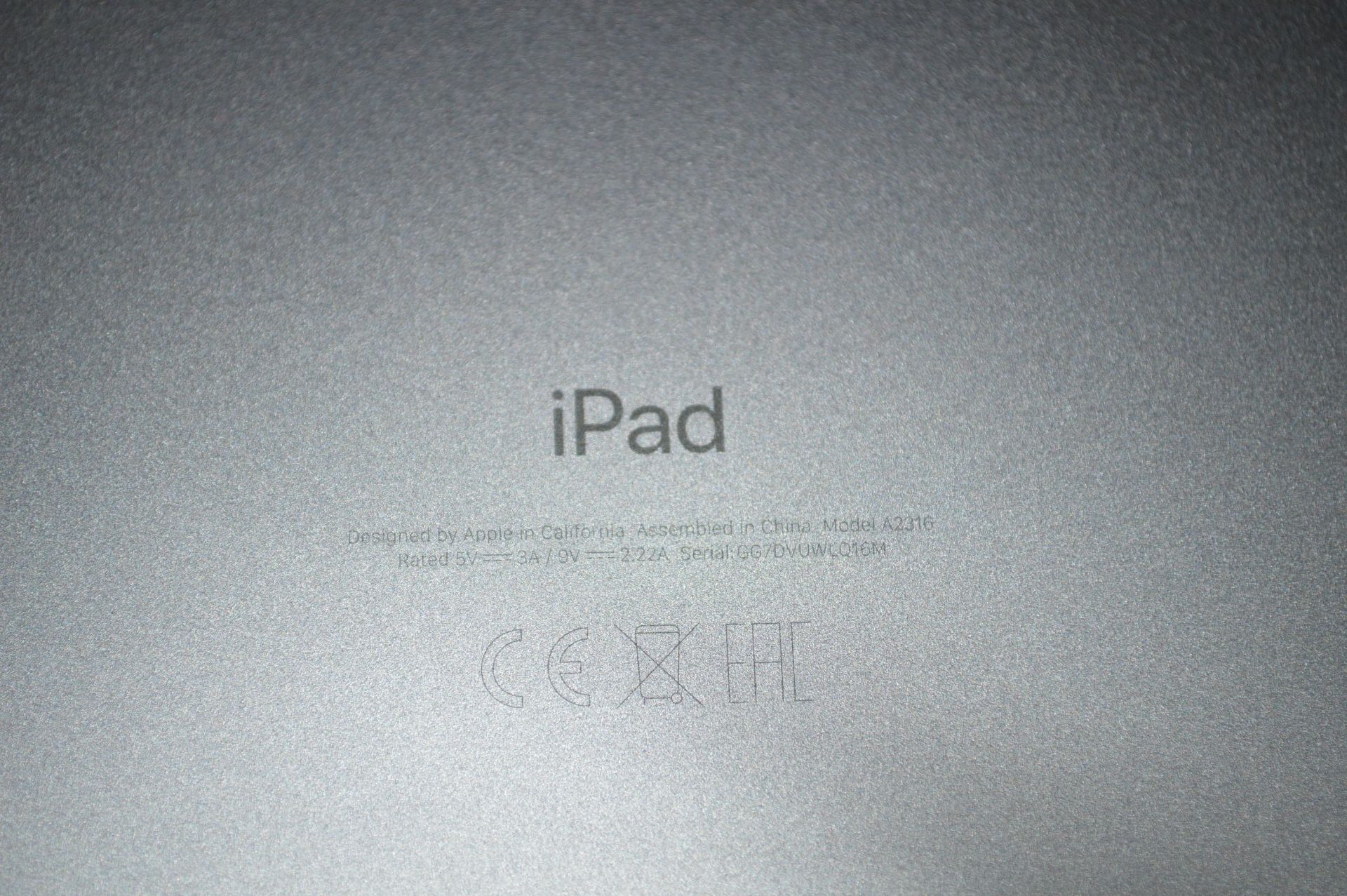 *Apple iPad Air 4th Gen Wi-Fi 64GB - Salvage - Image 3 of 3