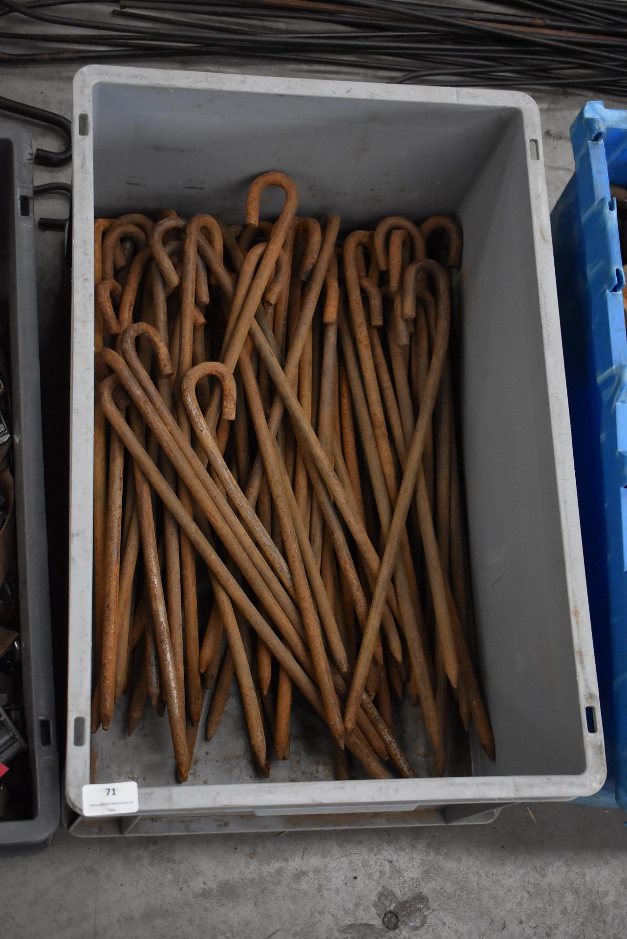 Box of Medium Duty J Pegs