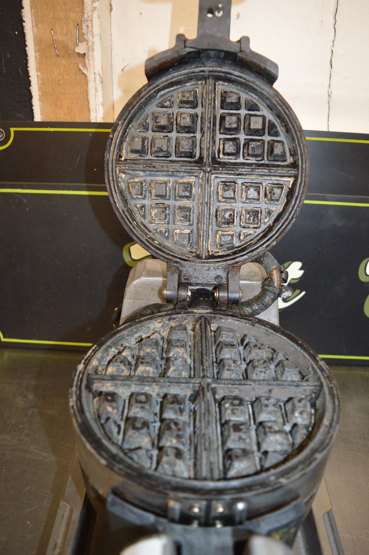 Waring Double Belgium Waffle Maker - Image 2 of 2