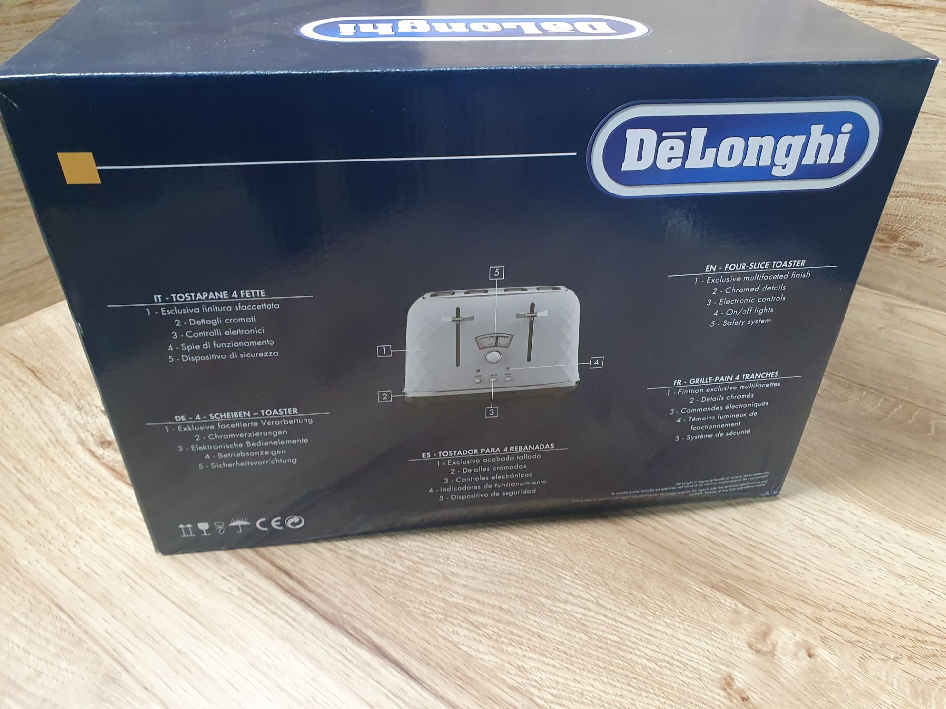 * Delonghi Brillante 4 slice toaster RRP £69 - Image 3 of 3