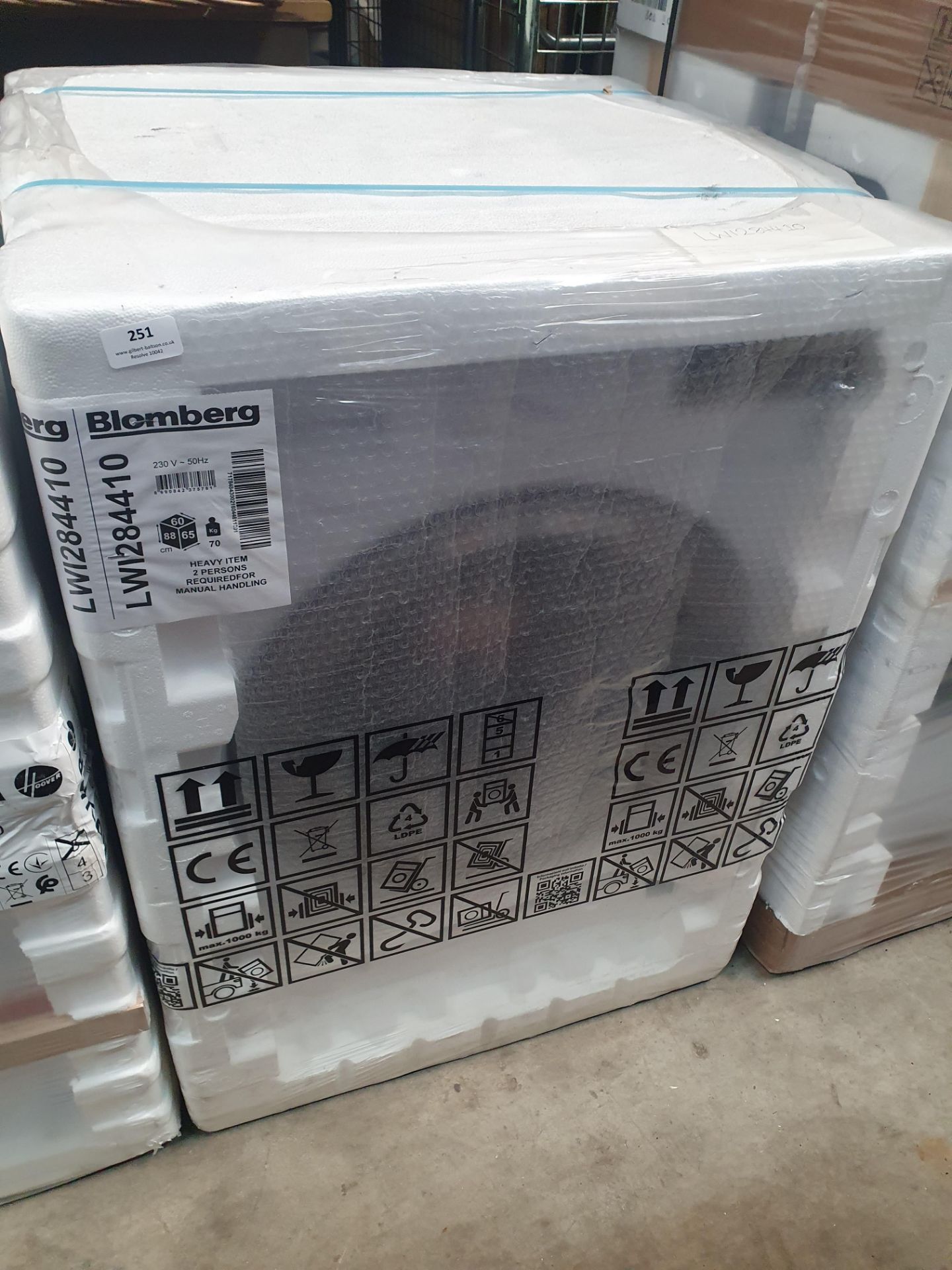 * Blomberg integrated 8kg washing machine LW1284410 RRP £500