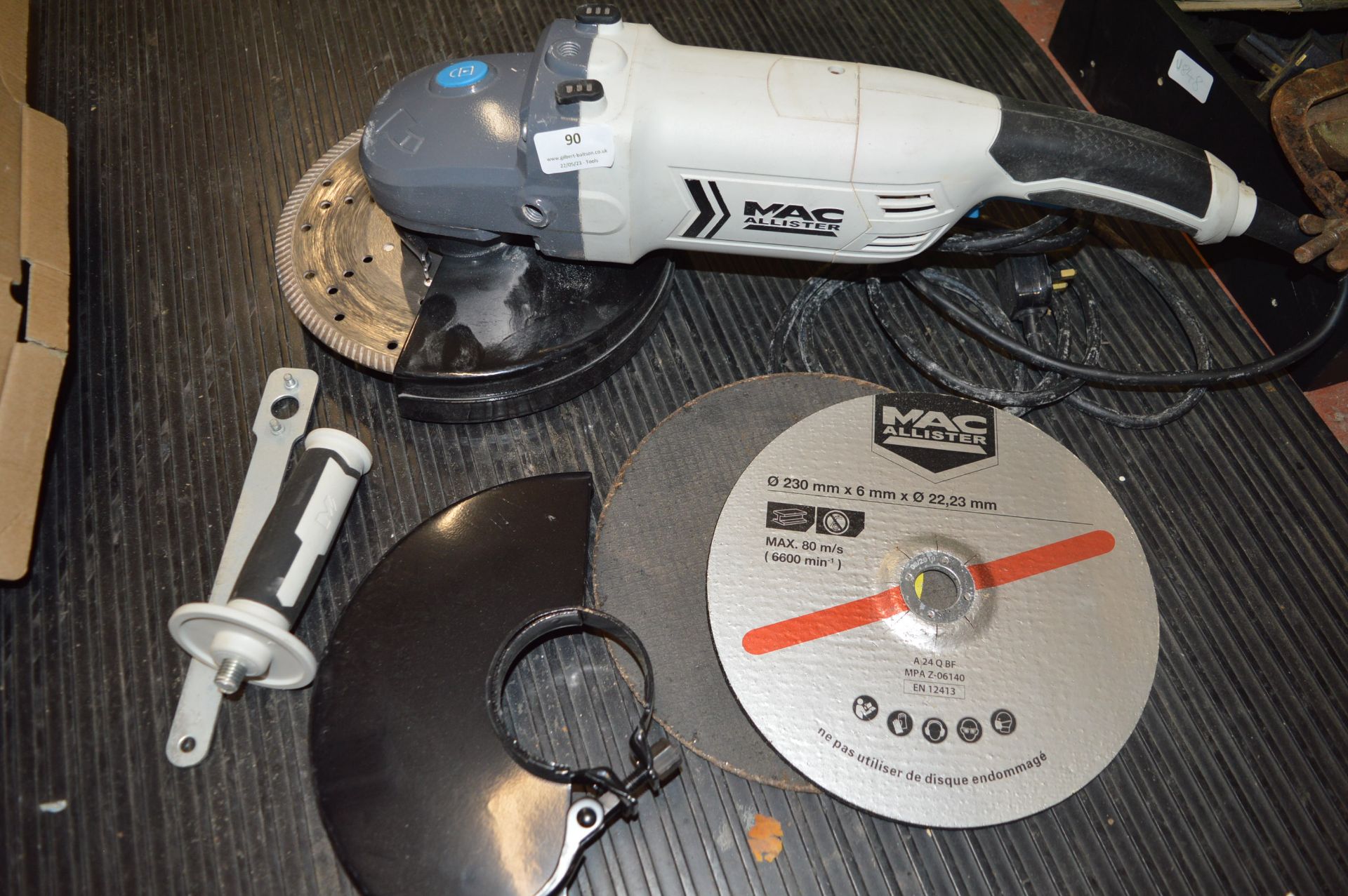 Mac Allister MSAG 2000 Angle Grinder with Blades a