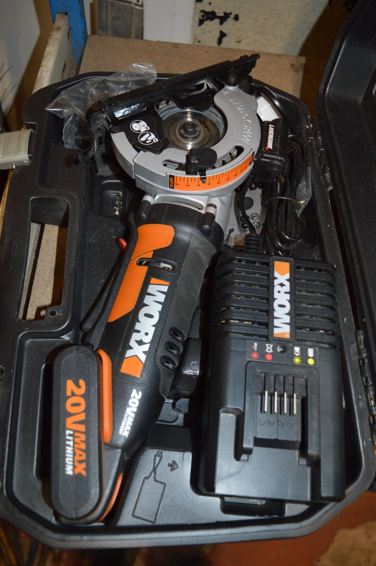 Worx WX523 Cordless Circular Saw