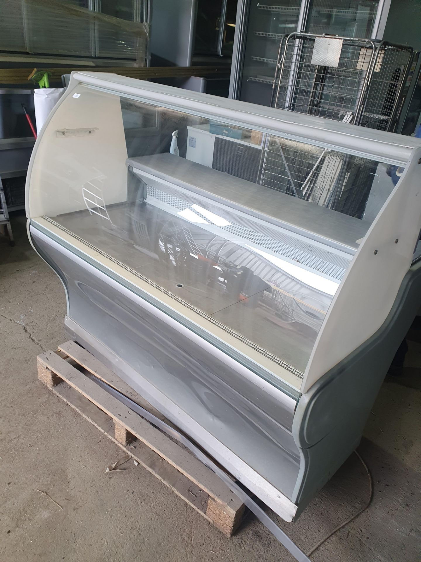*1500 wide deli serve over chiller counter with chilled under storage, new acrylic ends, tested - Image 6 of 7