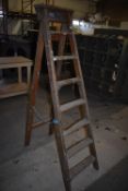 *Pair of Wooden Steps (collection only, no delive