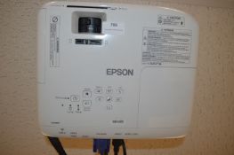 *Epson EB-U05 LCD Projector with Remote