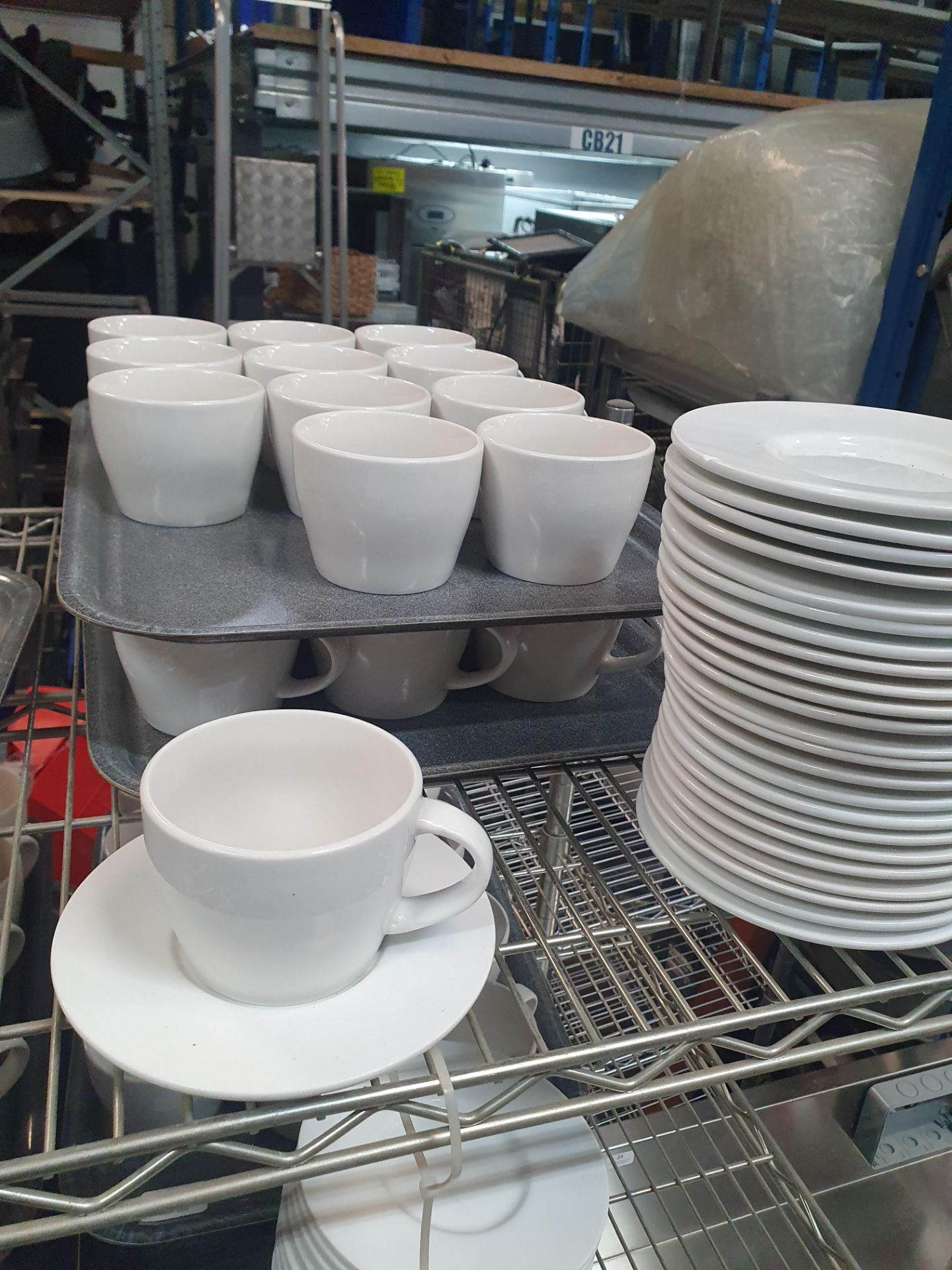 * 24 x coffee cups and saucers