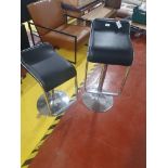 * 2 x gas lift stools