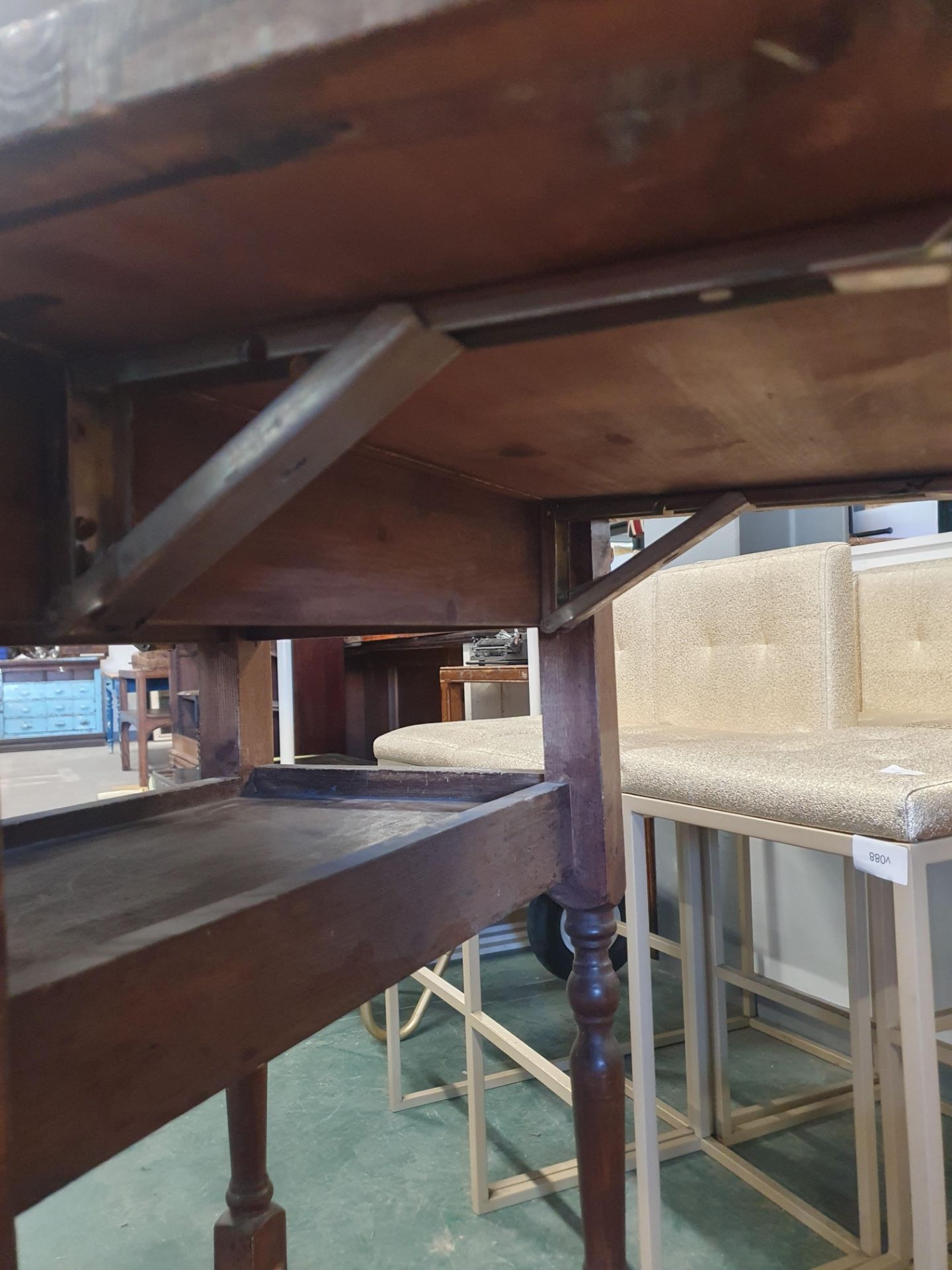 * drop leaf tall table on castors. 600w x 400-1200d x 1000h - Image 3 of 4