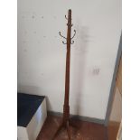 * Solid oak coat stand with brass hooks 1830h