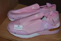 Size: 7 Pink Trainers