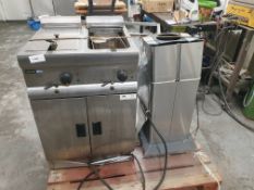 * Lincat table top electric fryer with undercupboard and extract - tested working