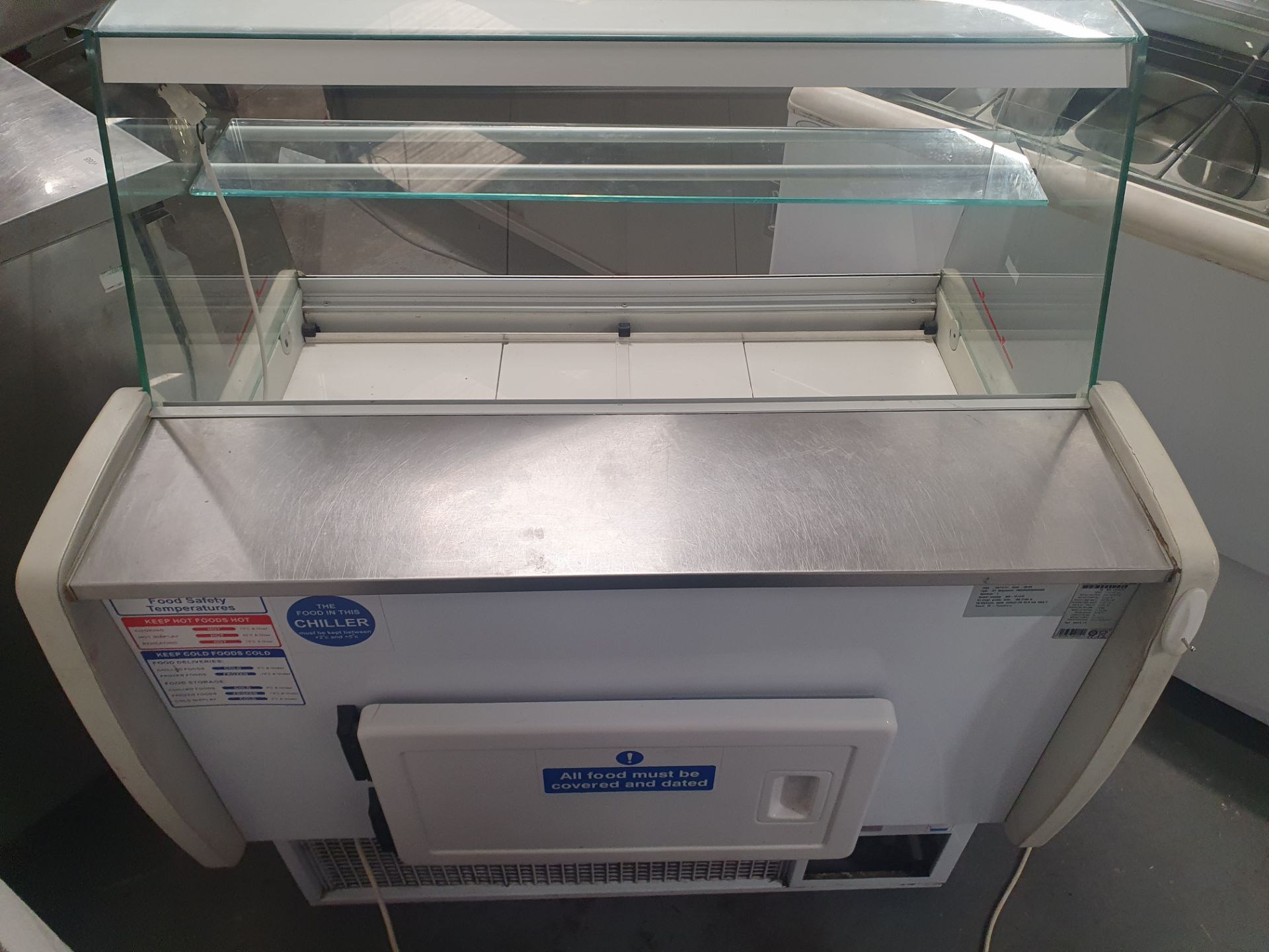 * Igloo serve over chiller counter, with chiller compartment. 1000w x 800d x 1200h - Image 3 of 5