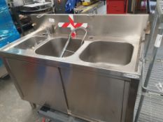 * S/S triple sink with under-cupboard and taps