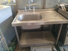 * S/S single bowl sink with drainer