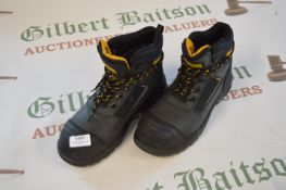 *Dewalt Work Safety Boots Size: 7 (pre-worn)