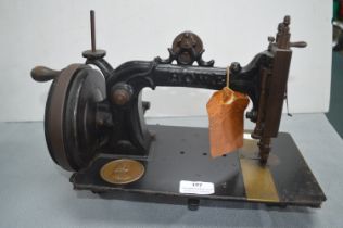 *Elias Howe USA Sewing Machine