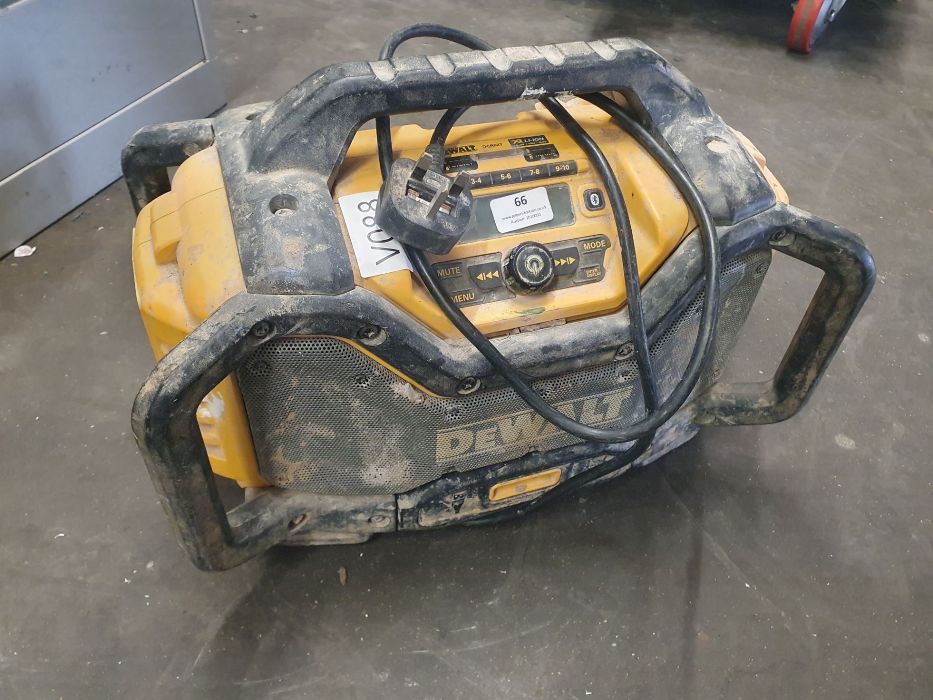 * Dewalt DCR027 site radio