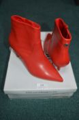Steve Madden Ladies Leather Boots Size: 6 (as new)