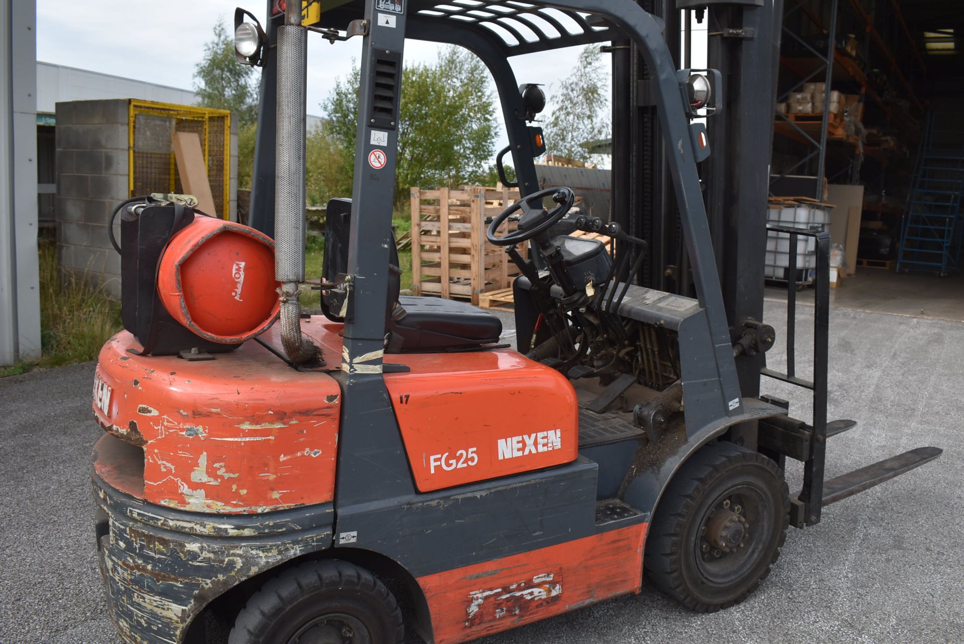 *Nexen FG25 Gas Forklift 5925.7 Hours (collection by appointment) - Image 5 of 8