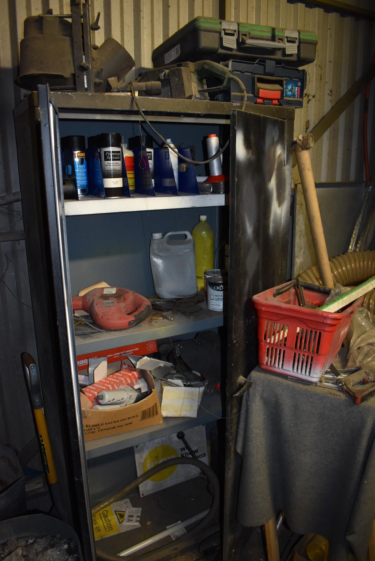 *Loose Items as Situated in the Boiler House to Include 6ft Stationery Cabinet and Contents, - Bild 4 aus 4