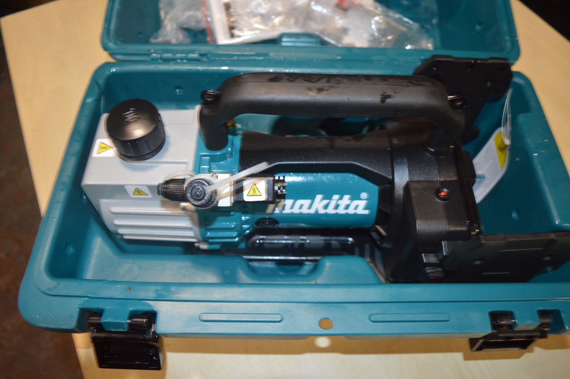 *Makita Cordless Vacuum Pump