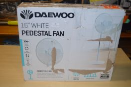 *Daewoo White Pedestal Fan