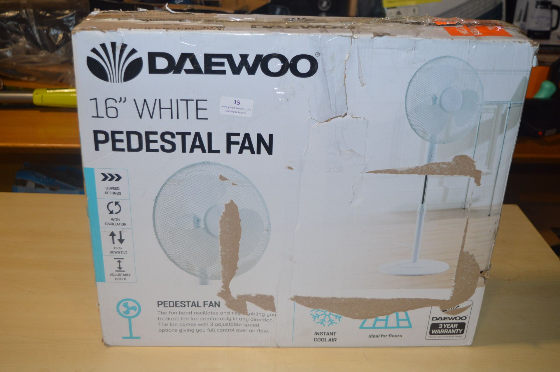 *Daewoo White Pedestal Fan